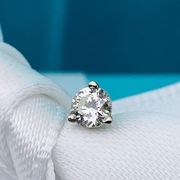 None Jewelry - Single .11 carat diamond stud earring 14k natural earth mined 3.1mm gift box